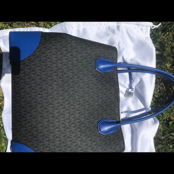 Michael Kors Mercer corner signature tote - Picture 7 of 8